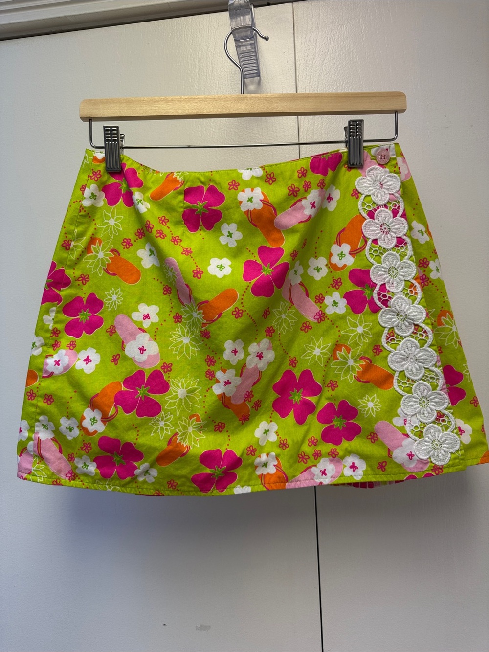 Lilly Pulitzer reversible Mini Skirt with White Lace Trim on one side